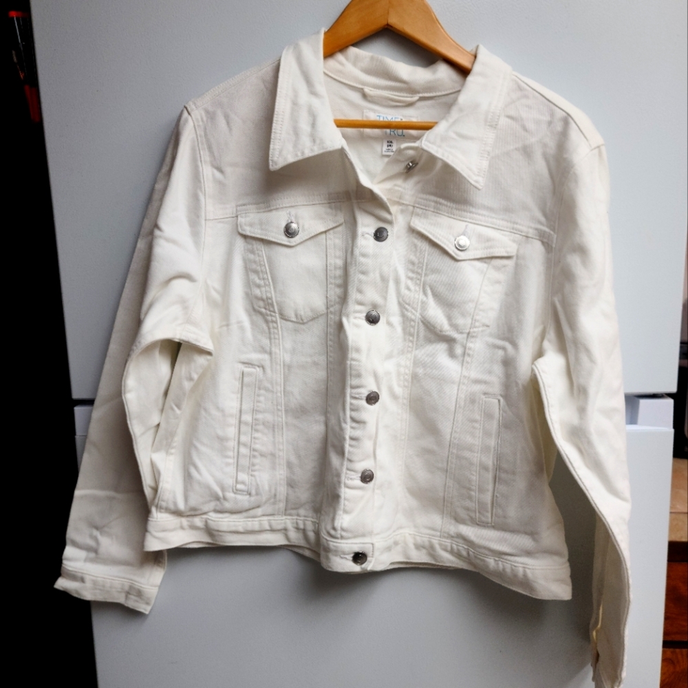 Time and Tru jacket